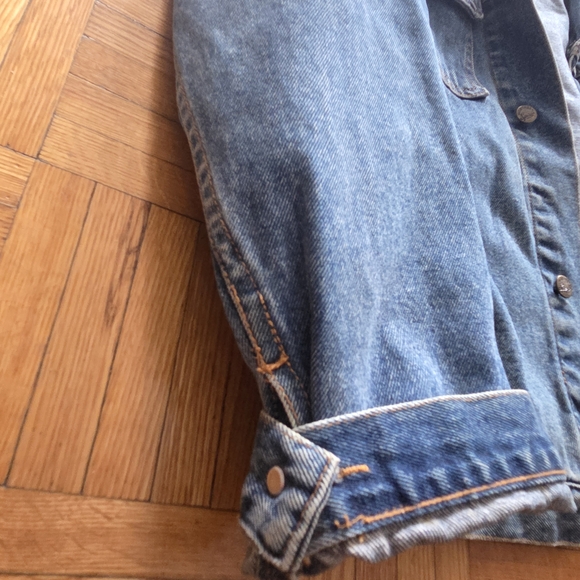 TRUE VINTAGE 90s Men's Denim Jacket | Tan Leather Collar | Trucker Style - Picture 2 of 16